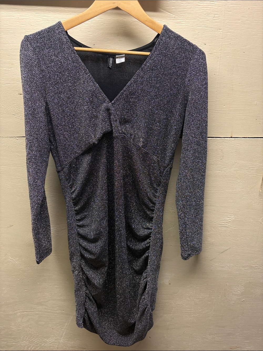 H&M Sparkle Long Sleeve Ruched V-Neck Dress in Metallic Black-silver